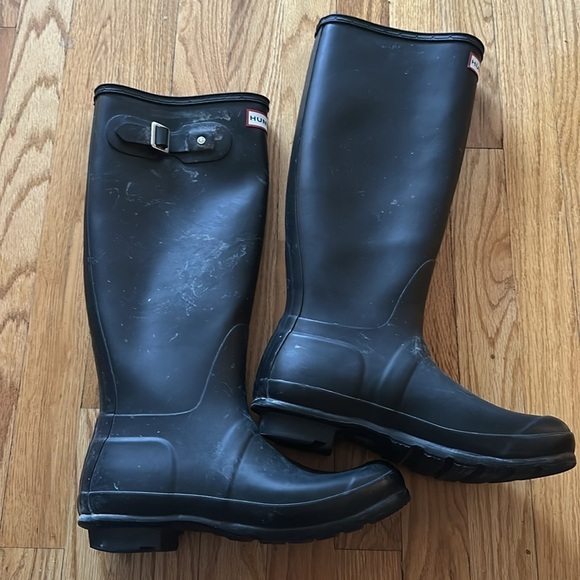 Hunter Us 7 tall green black rainboots, great pre owned at pre owned condition - Picture 2 of 4